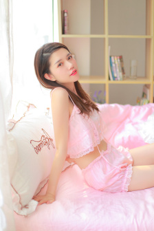 老公和小姑子躺在一起睡觉正常吗
